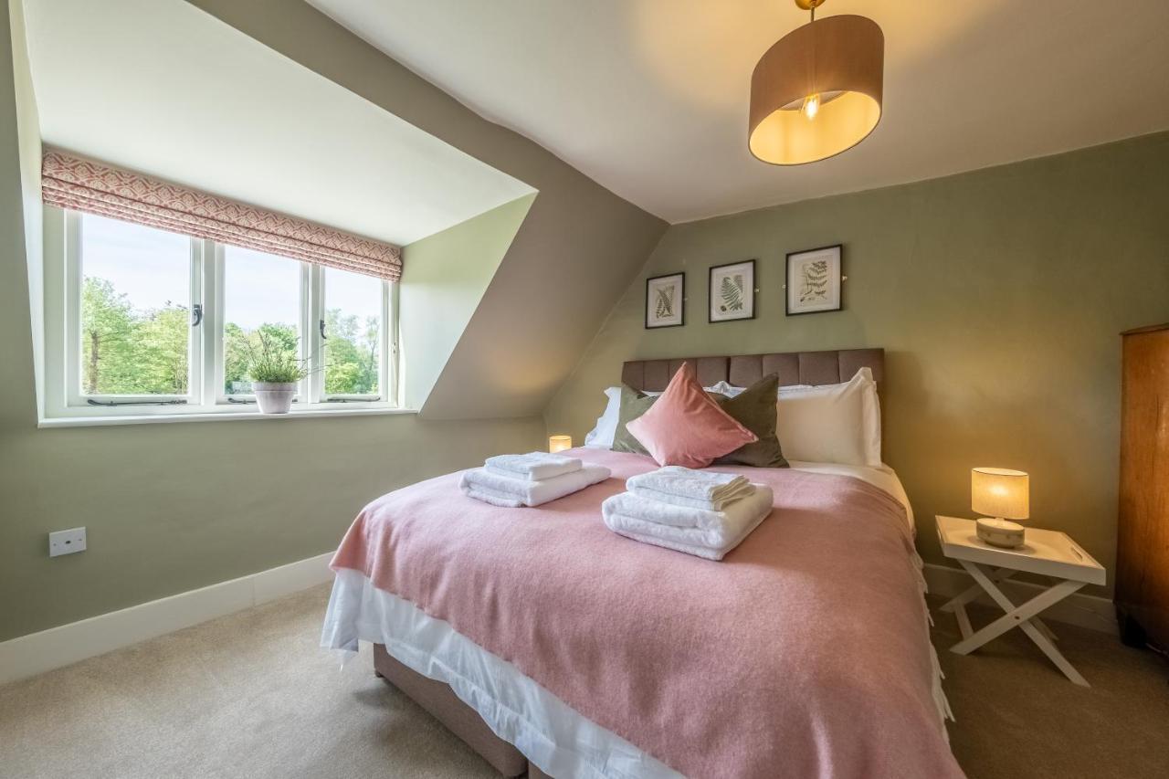 Heavenly 16Th Century Cottage In Pretty Rural Village - Swan'S Nest Boxford  외부 사진